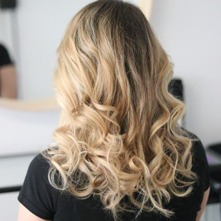 Shampoing + Coupe + Brushing Cheveux Mi-longs